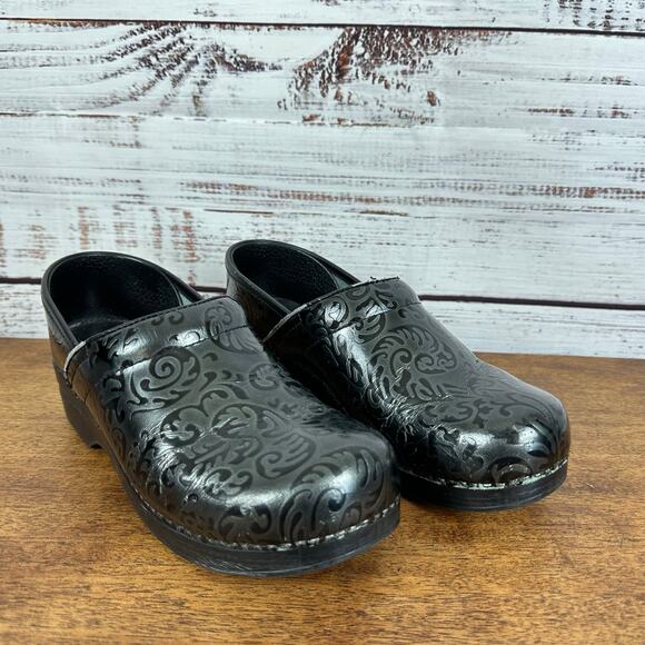 Womens DANSKO Black Embossed Slip On Floral Comfort Clogs Shoes FLAW EU 41 US 10 - Picture 1 of 12